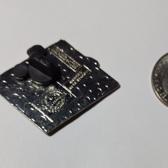 Walt Disney Goofy lapel pin - Picture 4 of 4